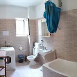 Azizam Hostal *