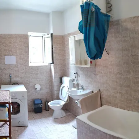 Azizam Hostel *